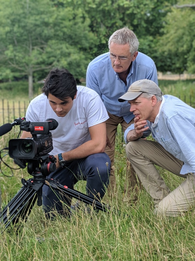 00100lPORTRAIT_00100_BURST20190709160529411_COVER